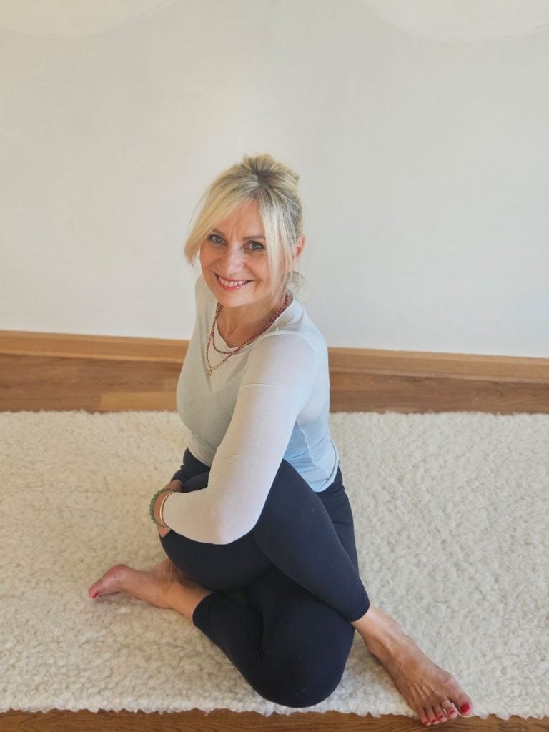 Individuelle Korrektur im Yoga Studio YES ist selbstverständlich. Jeder Körper ist anders.