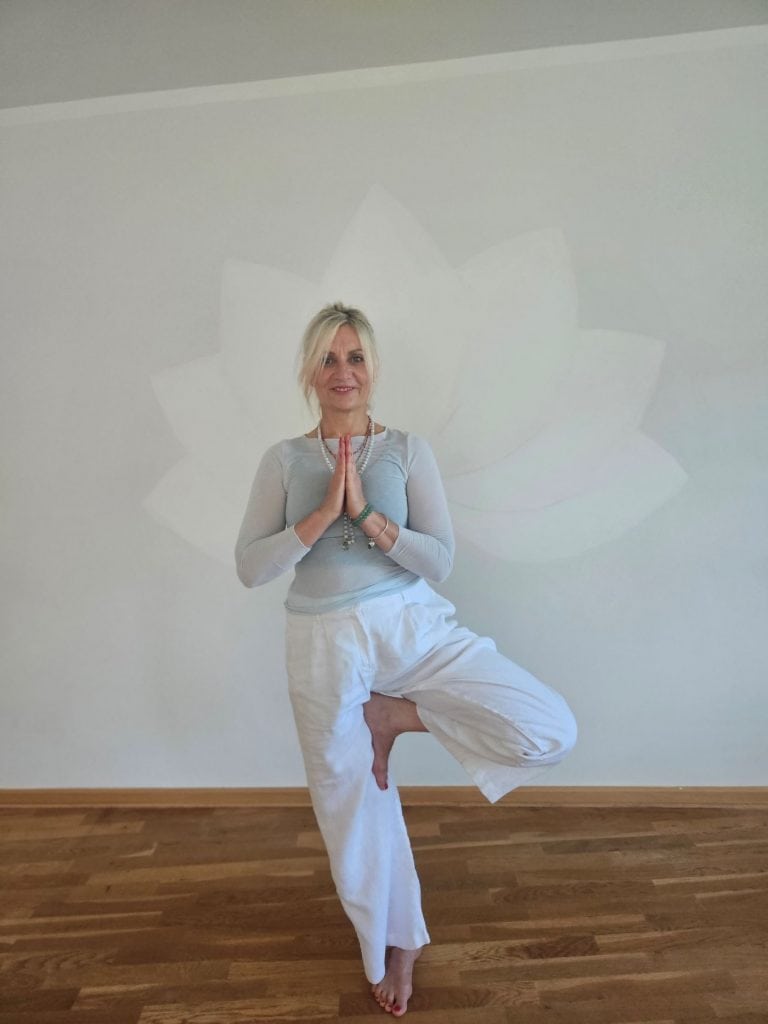 Individuelle Korrektur im Yoga Studio YES ist selbstverständlich. Jeder Körper ist anders.